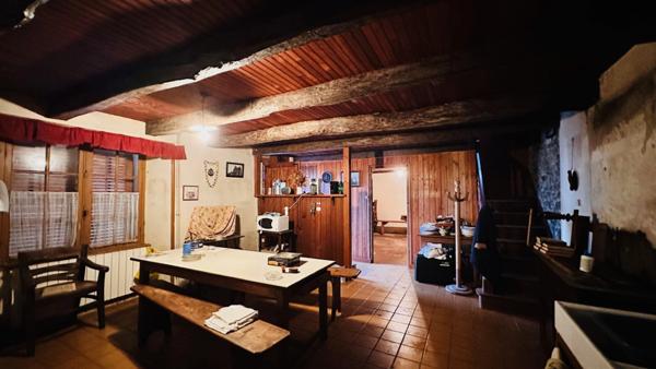 Corps de ferme avec Authenticité et Potentiel Unique à Crozon