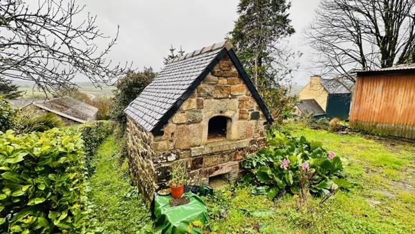 Corps de ferme avec Authenticité et Potentiel Unique à Crozon