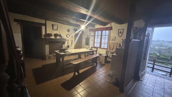 Corps de ferme avec Authenticité et Potentiel Unique à Crozon