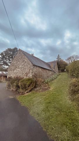 Corps de ferme avec Authenticité et Potentiel Unique à Crozon