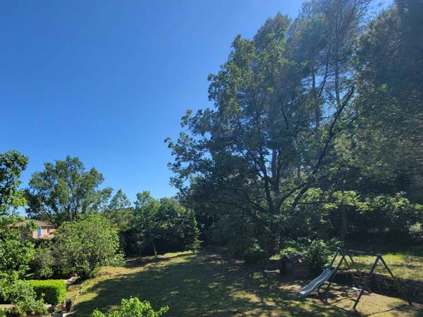 Valbonne (06560) PEYNIBLOU / VAL MARTIN - Terrain constructible de 1400m^2