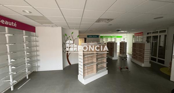 À vendre Local commercial 140 m² - Ambierle 42820