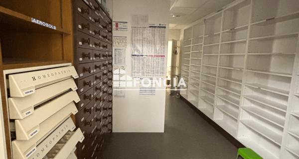 À vendre Local commercial 140 m² - Ambierle 42820