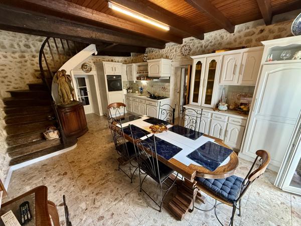 Commerce à vendre à Coteaux-du-Blanzacais (16250) - Charente
