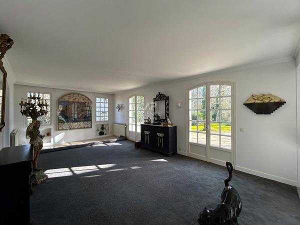 Maison Verneuil Sur Seine 9 pièce(s) 215 m2 €705 000 ** - Référence 1477