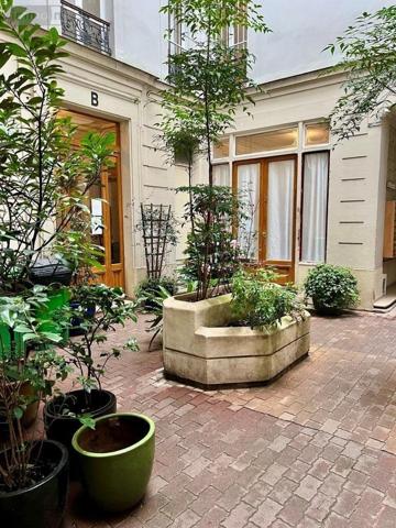 Appartement à louer à Paris 18e arrondissement à Paris (75018), ref : 76065-L364