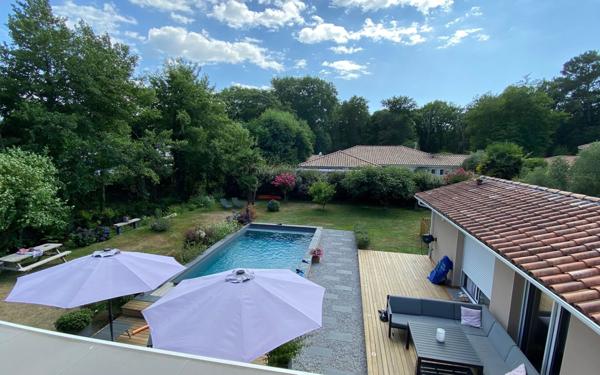 Maison à vendre    5 pièces •  Azur