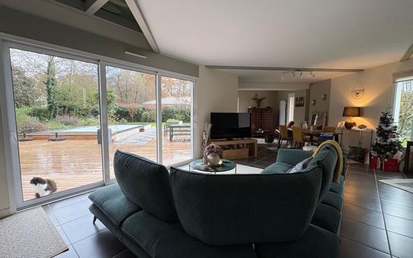 Maison à vendre    5 pièces •  Azur