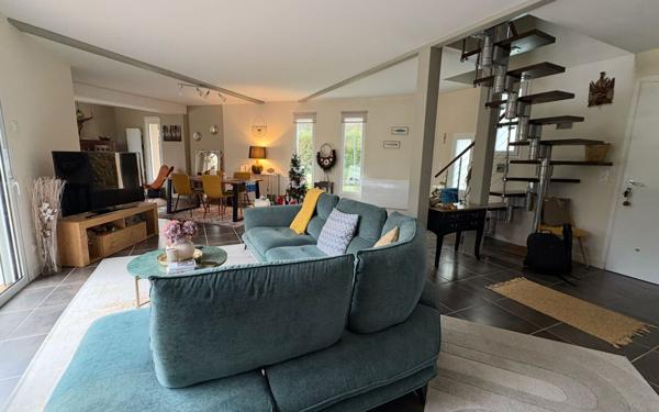 Maison à vendre    5 pièces •  Azur