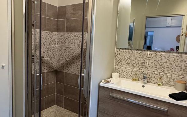 Maison à vendre    5 pièces •  Azur