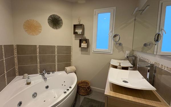 Maison à vendre    5 pièces •  Azur