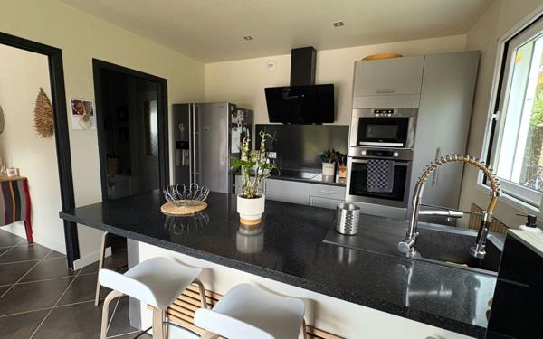 Maison à vendre    5 pièces •  Azur