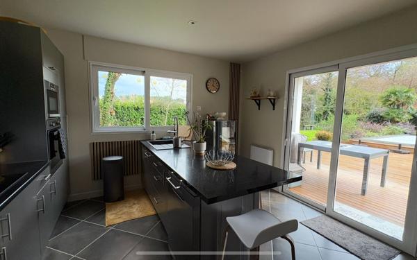 Maison à vendre    5 pièces •  Azur