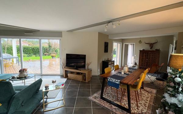 Maison à vendre    5 pièces •  Azur