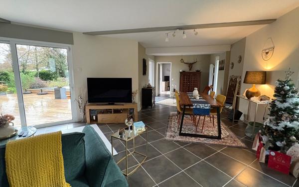 Maison à vendre    5 pièces •  Azur