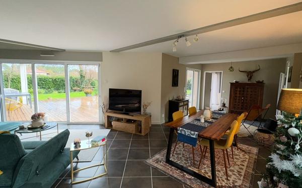 Maison à vendre    5 pièces •  Azur