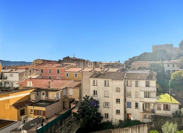 AJACCIO (20), centre ville à proximité immédiate du cours Napoléon, bel appartement T5 de 155m2 avec balcons