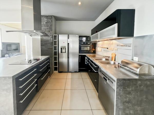 AJACCIO (20), centre ville à proximité immédiate du cours Napoléon, bel appartement T5 de 155m2 avec balcons
