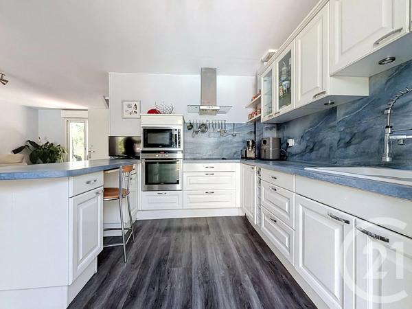 Maison à vendre  6 pièces - 124 m 2   MOUGINS  - 06