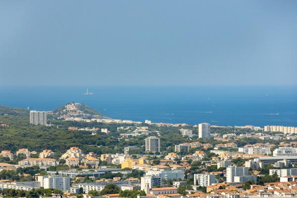 ***VISITE VIRTUELLE DISPONIBLE...SUPER ROUVIÈRE...MARSEILLE 9ᵉ...5 PIÈCES DE 118,56 M²...VUE MER PANORAMIQUE...GARAGE ET CAVE***