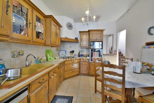 Maison Atypique de 250m2, 5 chambres, jardin et dépendance en plein Cœur d'Ivry-la-Bataille !