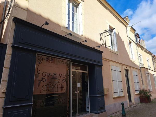 Immeuble de rapport à vendre à Beaumont-sur-Sarthe dans la Sarthe (72170), ref : 001/1644