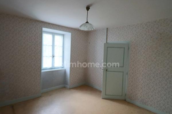 Maison de charme 114 m² - 5 pièces - 3 Chambres + Maison 60 m² - 3 pièces - 2 Chambres + Garage + Grange + Dépendances sur 1200 m² de Terrain - 87190 MAGNAC LAVAL