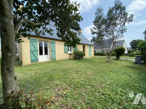 Idéalement située à deux pas du centre-bourg du Relecq-Kerhuon, cette maison de plain-pied vous...