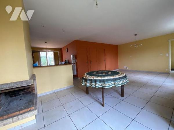 Idéalement située à deux pas du centre-bourg du Relecq-Kerhuon, cette maison de plain-pied vous...