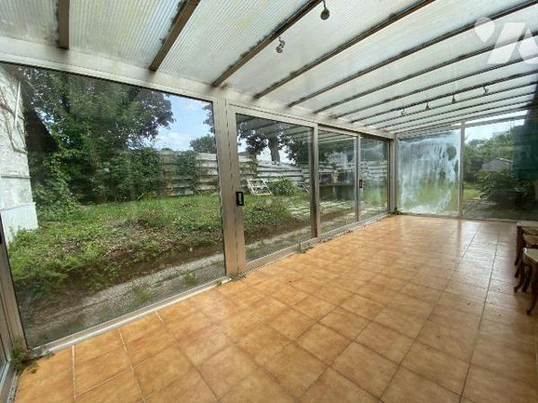 Idéalement située à deux pas du centre-bourg du Relecq-Kerhuon, cette maison de plain-pied vous...