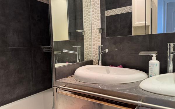 Appartement à vendre    3 pièces • 52,37 m2 Lyon 8