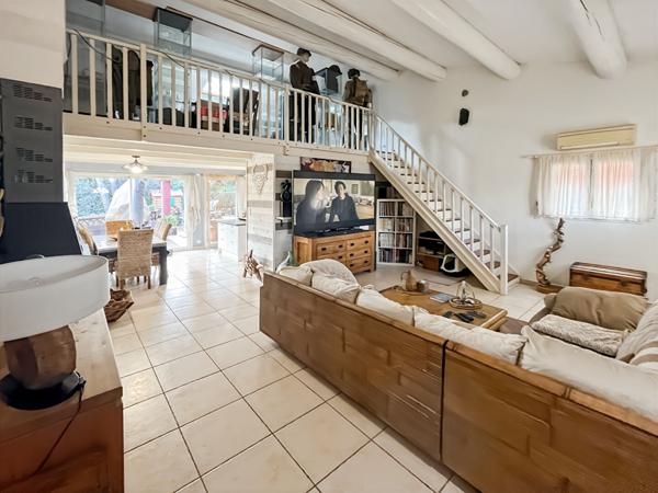 Maison Beaucaire avec studio et jardin