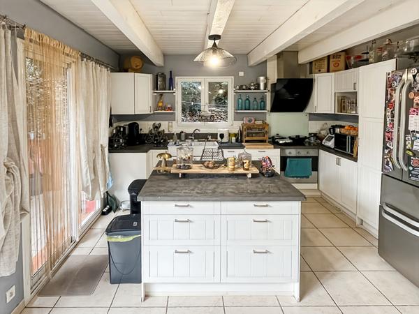 Maison Beaucaire avec studio et jardin