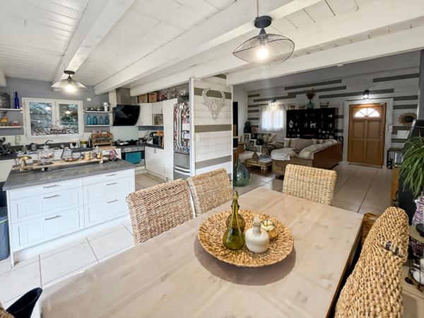 Maison Beaucaire avec studio et jardin