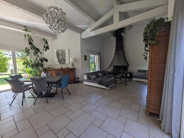 Maison Valensole 7 pièce(s) 198.8 m2 avec prestations haut de gamme à Valensole (04)