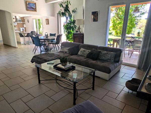 Maison Valensole 7 pièce(s) 198.8 m2 avec prestations haut de gamme à Valensole (04)