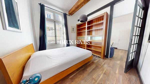 Hyper centre , T3 rénové 2 chambres au charme fou