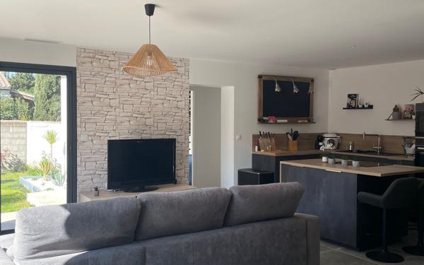 Maison à vendre    5 pièces •  Saint-Saturnin-lès-Avignon