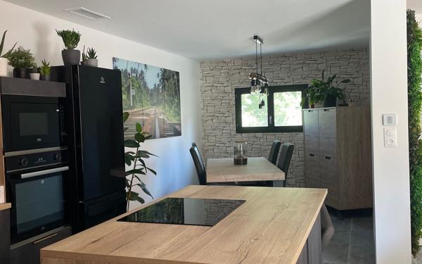 Maison à vendre    5 pièces •  Saint-Saturnin-lès-Avignon