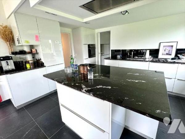 MAGNIFIQUE PLAIN PIED DE 235 M² SIGNE PAR L'ARCHITECTE Jean-Pierre WATEL CONSTRUIT SUR 3 400 M²...