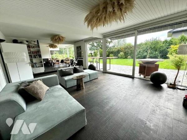 MAGNIFIQUE PLAIN PIED DE 235 M² SIGNE PAR L'ARCHITECTE Jean-Pierre WATEL CONSTRUIT SUR 3 400 M²...