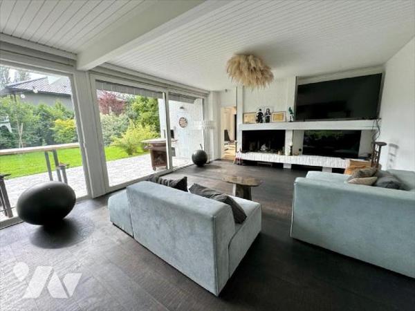 MAGNIFIQUE PLAIN PIED DE 235 M² SIGNE PAR L'ARCHITECTE Jean-Pierre WATEL CONSTRUIT SUR 3 400 M²...