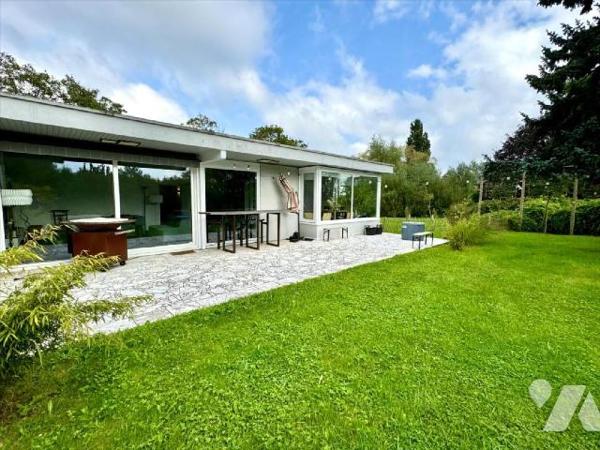 MAGNIFIQUE PLAIN PIED DE 235 M² SIGNE PAR L'ARCHITECTE Jean-Pierre WATEL CONSTRUIT SUR 3 400 M²...