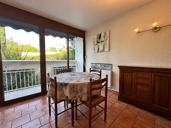 APPARTEMENT TYPE2 DE 50.25 m2 VUE CHATEAU BALCON GARAGE ET CAVE GREOUX LES BAINS