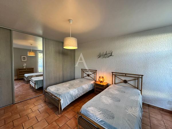 APPARTEMENT TYPE2 DE 50.25 m2 VUE CHATEAU BALCON GARAGE ET CAVE GREOUX LES BAINS