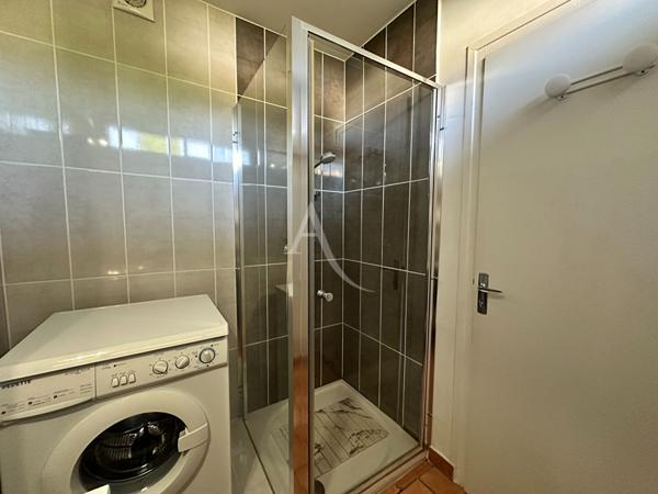 APPARTEMENT TYPE2 DE 50.25 m2 VUE CHATEAU BALCON GARAGE ET CAVE GREOUX LES BAINS
