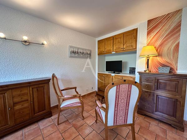 APPARTEMENT TYPE2 DE 50.25 m2 VUE CHATEAU BALCON GARAGE ET CAVE GREOUX LES BAINS