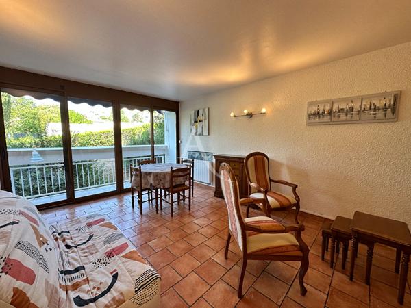 APPARTEMENT TYPE2 DE 50.25 m2 VUE CHATEAU BALCON GARAGE ET CAVE GREOUX LES BAINS