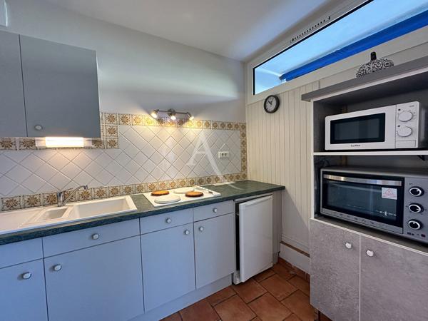 APPARTEMENT TYPE2 DE 50.25 m2 VUE CHATEAU BALCON GARAGE ET CAVE GREOUX LES BAINS