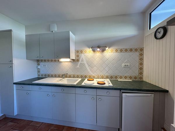 APPARTEMENT TYPE2 DE 50.25 m2 VUE CHATEAU BALCON GARAGE ET CAVE GREOUX LES BAINS
